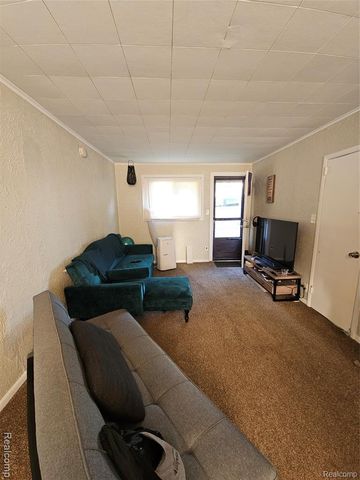 18391 Masonic, Fraser, MI 48026