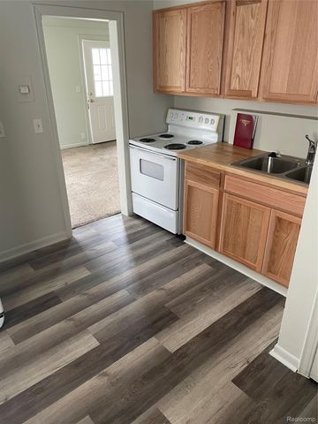 18391 Masonic, Fraser, MI 48026