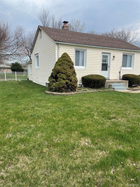 18391 Masonic, Fraser, MI 48026