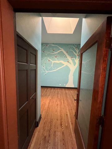 26 E Downer Place B, Aurora, IL 60505