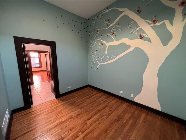 26 E Downer Place B, Aurora, IL 60505