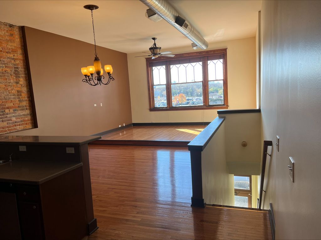 26 E Downer Place B, Aurora, IL 60505