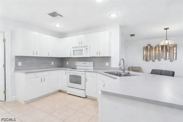 3221 NE 15th PL, Cape Coral, FL 33909