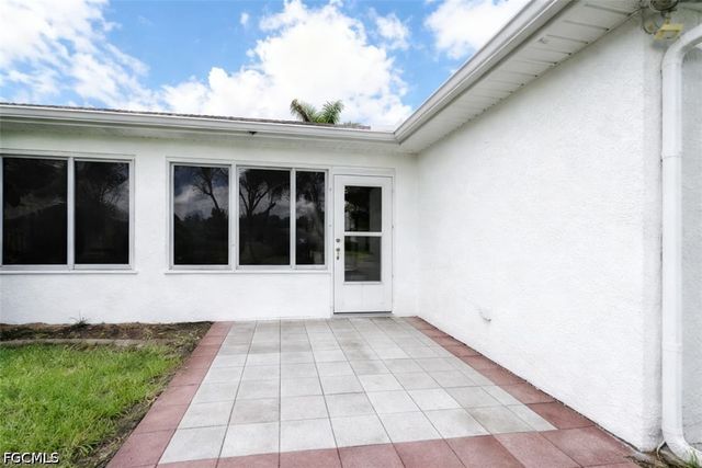 3221 NE 15th PL, Cape Coral, FL 33909