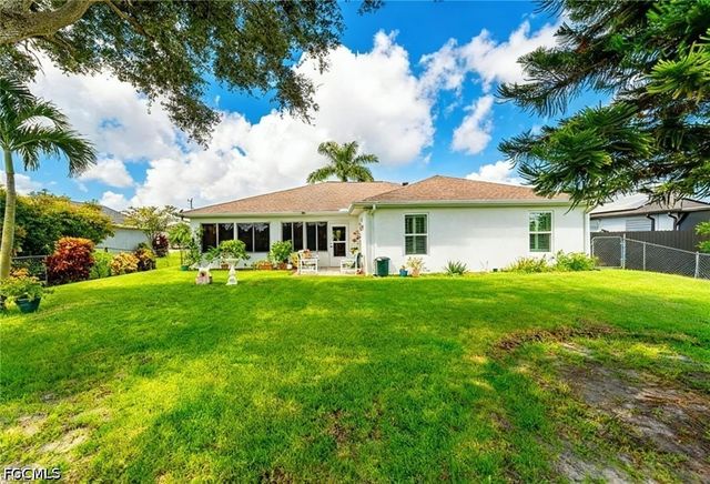 3221 NE 15th PL, Cape Coral, FL 33909