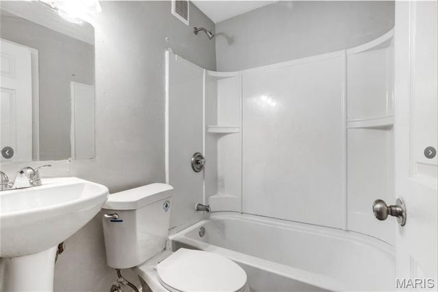 7032 Theodore Avenue, St Louis, MO 63136