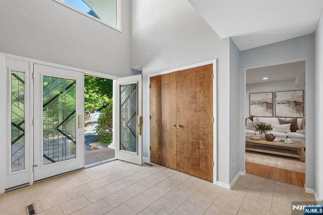 628 Omaha Way, Franklin Lakes, NJ 07417