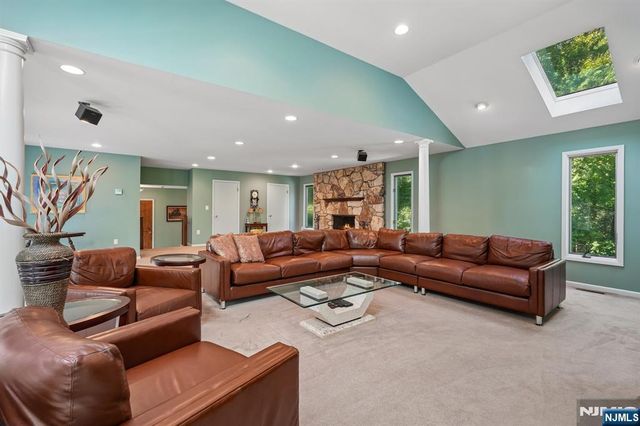 628 Omaha Way, Franklin Lakes, NJ 07417
