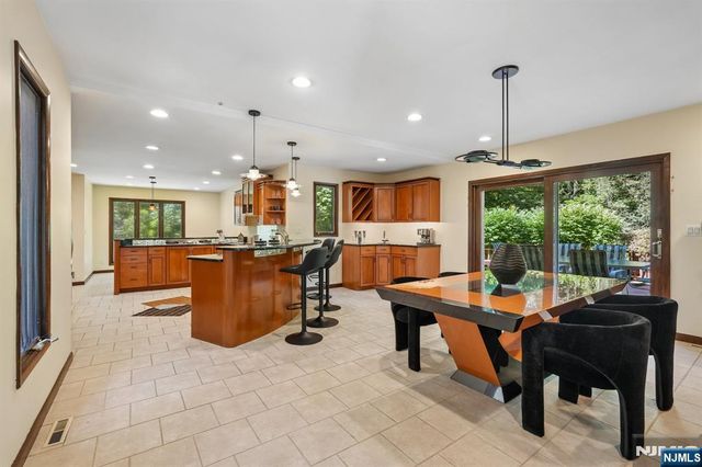 628 Omaha Way, Franklin Lakes, NJ 07417