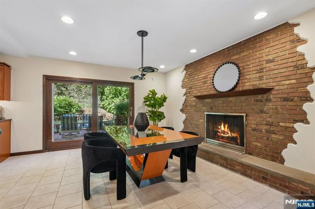 628 Omaha Way, Franklin Lakes, NJ 07417
