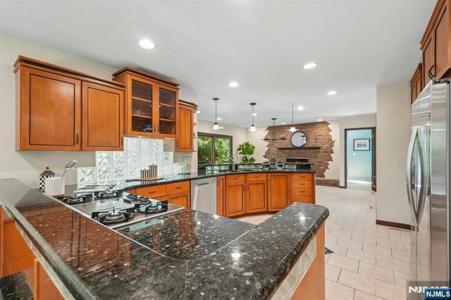 628 Omaha Way, Franklin Lakes, NJ 07417
