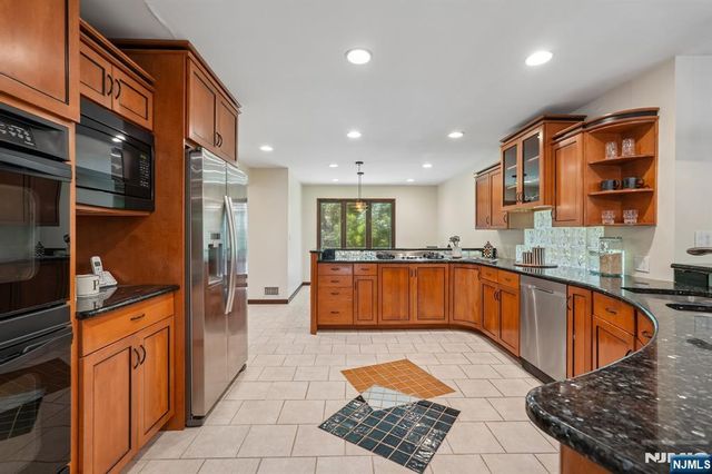 628 Omaha Way, Franklin Lakes, NJ 07417