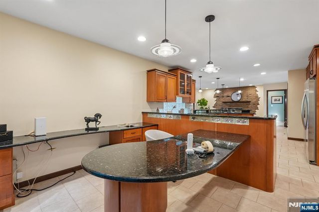 628 Omaha Way, Franklin Lakes, NJ 07417