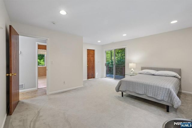 628 Omaha Way, Franklin Lakes, NJ 07417