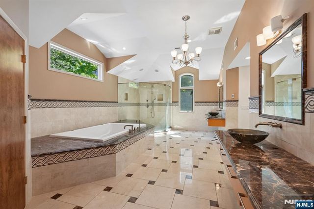628 Omaha Way, Franklin Lakes, NJ 07417