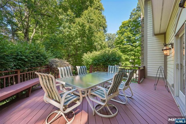 628 Omaha Way, Franklin Lakes, NJ 07417