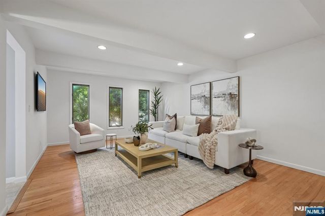 628 Omaha Way, Franklin Lakes, NJ 07417