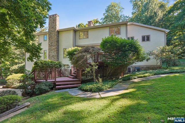 628 Omaha Way, Franklin Lakes, NJ 07417