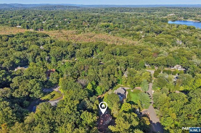 628 Omaha Way, Franklin Lakes, NJ 07417