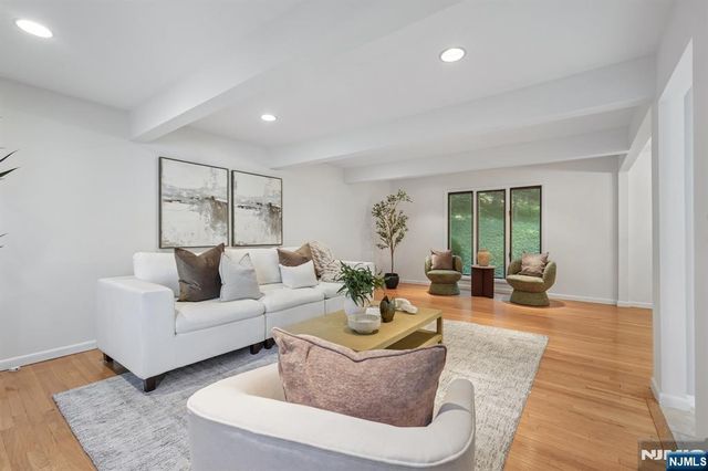 628 Omaha Way, Franklin Lakes, NJ 07417