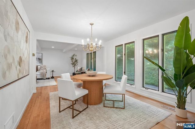 628 Omaha Way, Franklin Lakes, NJ 07417
