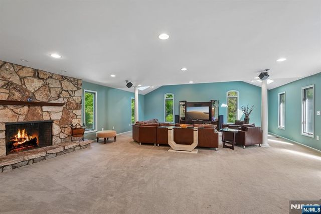 628 Omaha Way, Franklin Lakes, NJ 07417