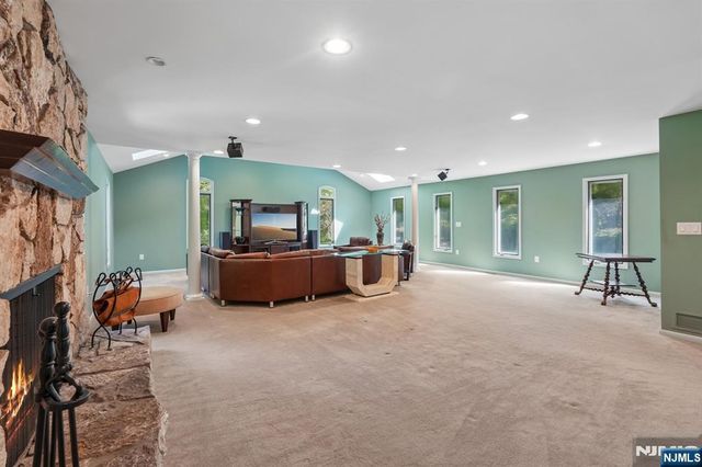 628 Omaha Way, Franklin Lakes, NJ 07417
