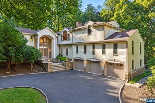 628 Omaha Way, Franklin Lakes, NJ 07417
