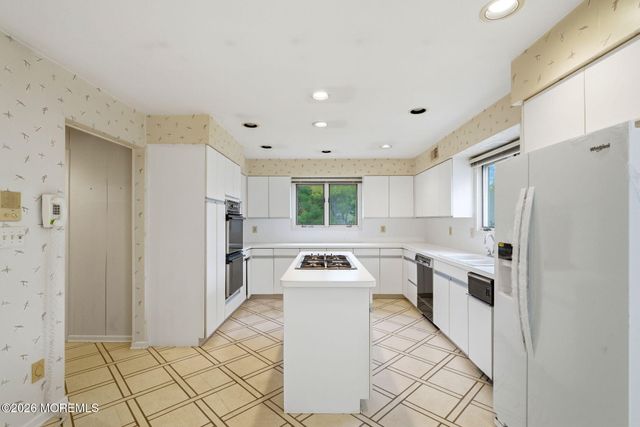 122 University Drive, Lincroft, NJ 07738