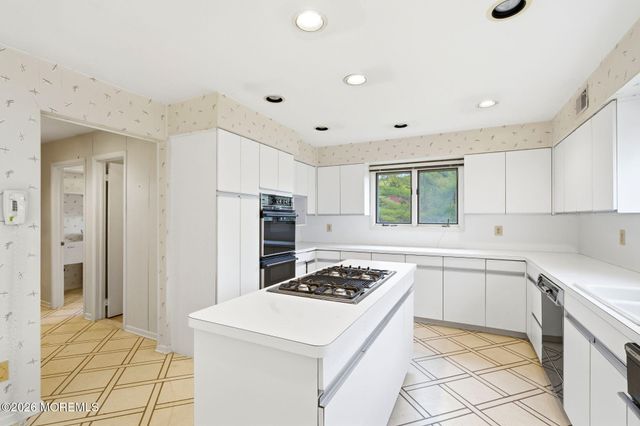 122 University Drive, Lincroft, NJ 07738