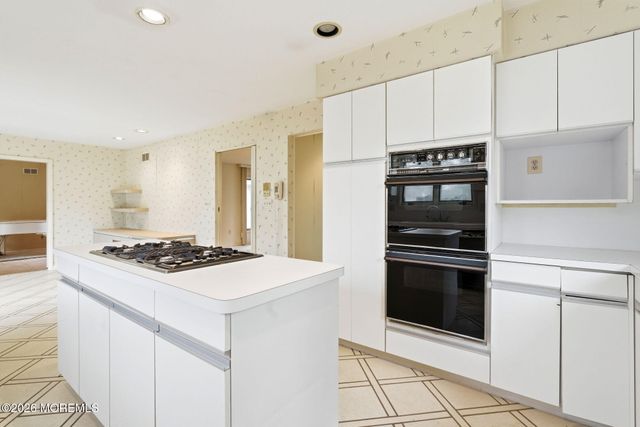 122 University Drive, Lincroft, NJ 07738