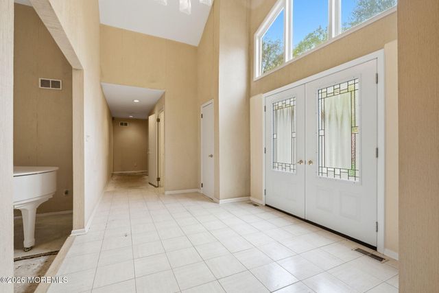 122 University Drive, Lincroft, NJ 07738