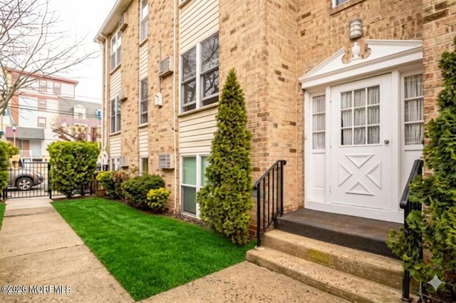 61 Pilgrim Pathway 8, Ocean Grove, NJ 07756