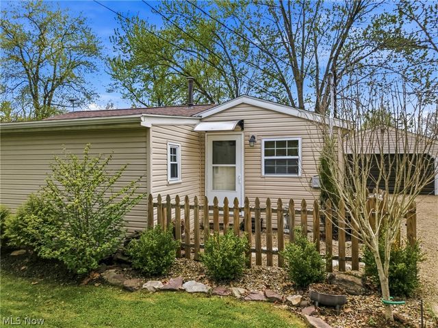 6982 Mcclure Road, Hubbard, OH 44425