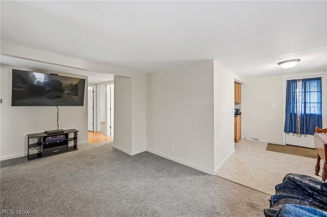 6982 Mcclure Road, Hubbard, OH 44425
