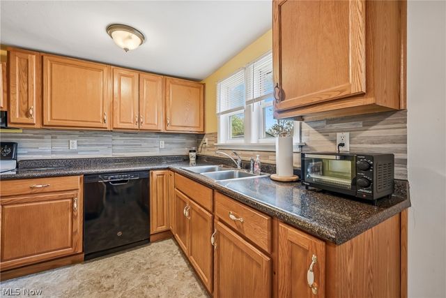 6982 Mcclure Road, Hubbard, OH 44425
