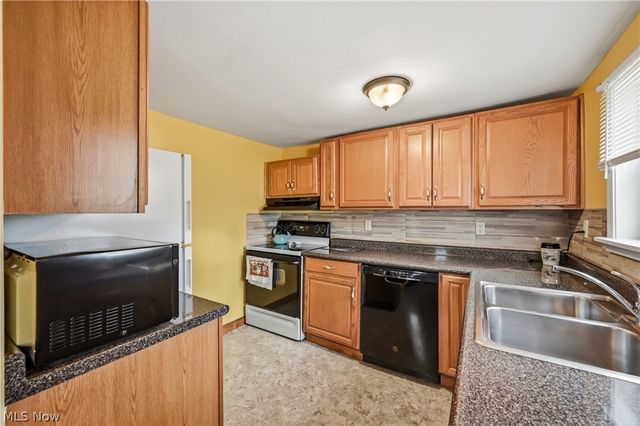 6982 Mcclure Road, Hubbard, OH 44425