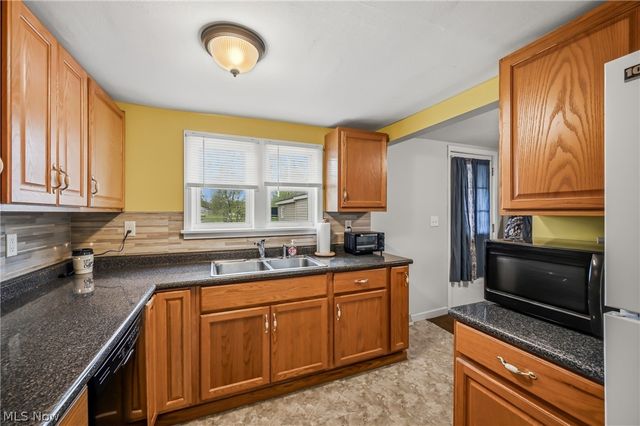 6982 Mcclure Road, Hubbard, OH 44425
