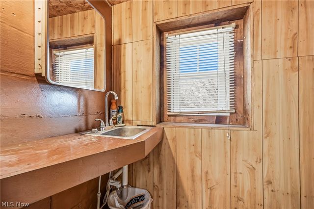 6982 Mcclure Road, Hubbard, OH 44425