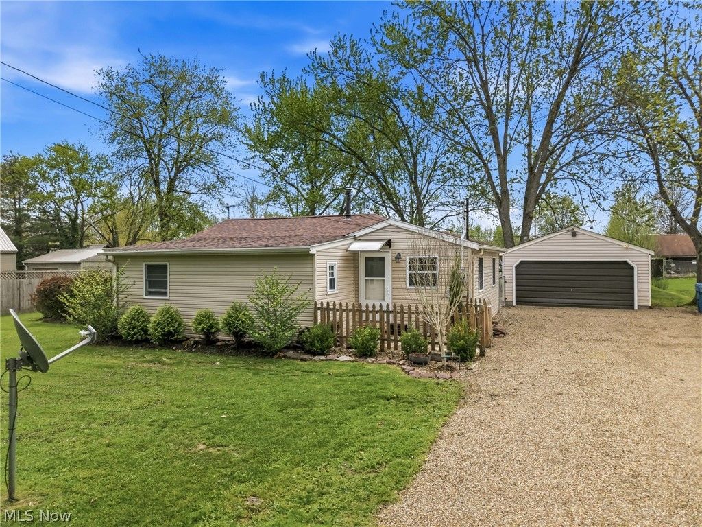 6982 Mcclure Road, Hubbard, OH 44425