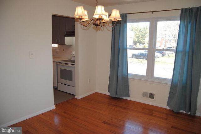 10 FEATHERBED CT, Lawrenceville, NJ 08648