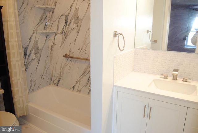 10 FEATHERBED CT, Lawrenceville, NJ 08648