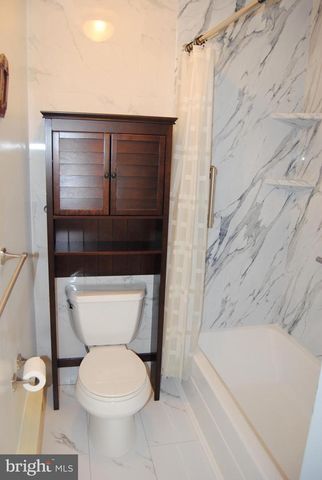 10 FEATHERBED CT, Lawrenceville, NJ 08648