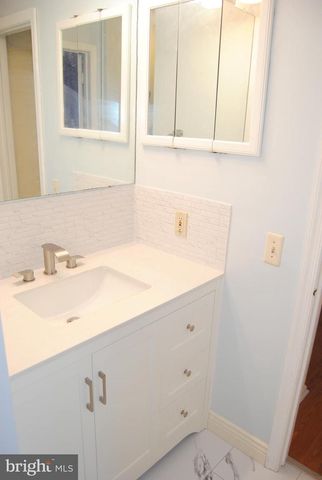 10 FEATHERBED CT, Lawrenceville, NJ 08648