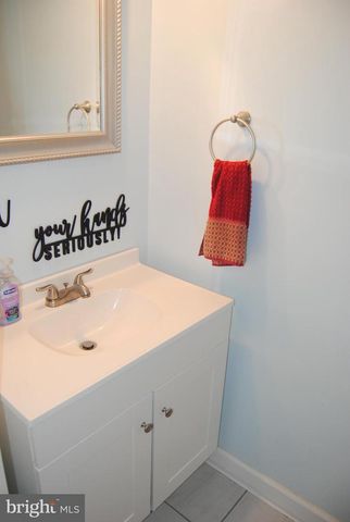 10 FEATHERBED CT, Lawrenceville, NJ 08648