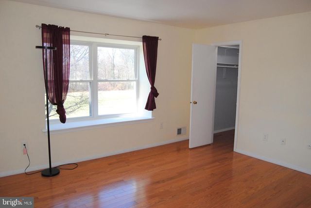 10 FEATHERBED CT, Lawrenceville, NJ 08648