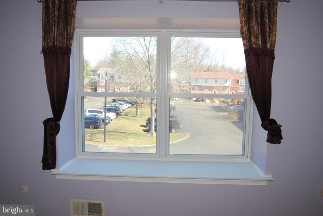 10 FEATHERBED CT, Lawrenceville, NJ 08648