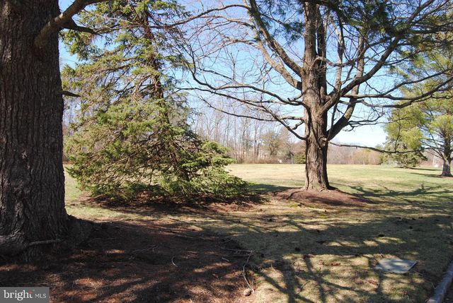 10 FEATHERBED CT, Lawrenceville, NJ 08648