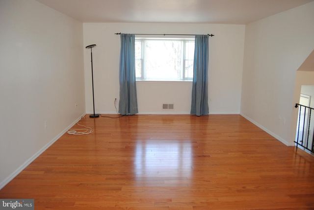 10 FEATHERBED CT, Lawrenceville, NJ 08648