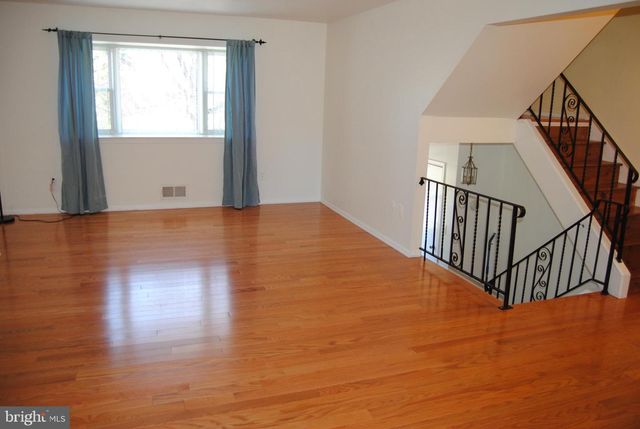 10 FEATHERBED CT, Lawrenceville, NJ 08648